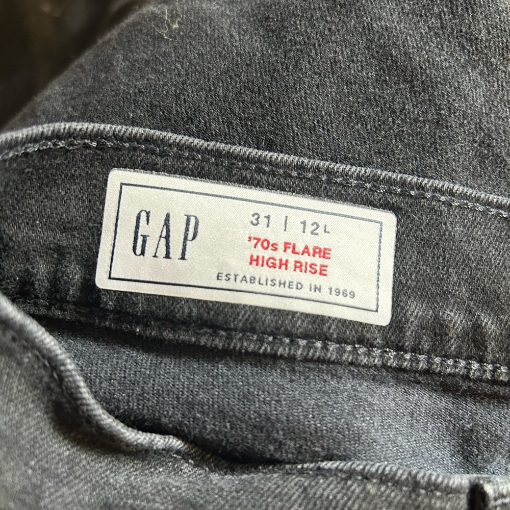 Gap High Rise '70s Flare Jeans - Picture 8 of 9